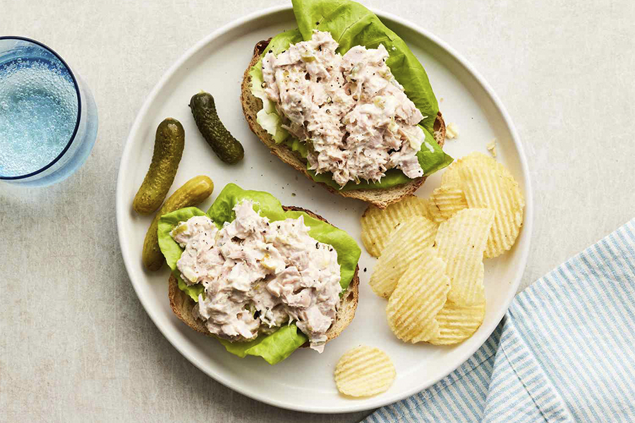 تن ماهی را با چی نخوریم